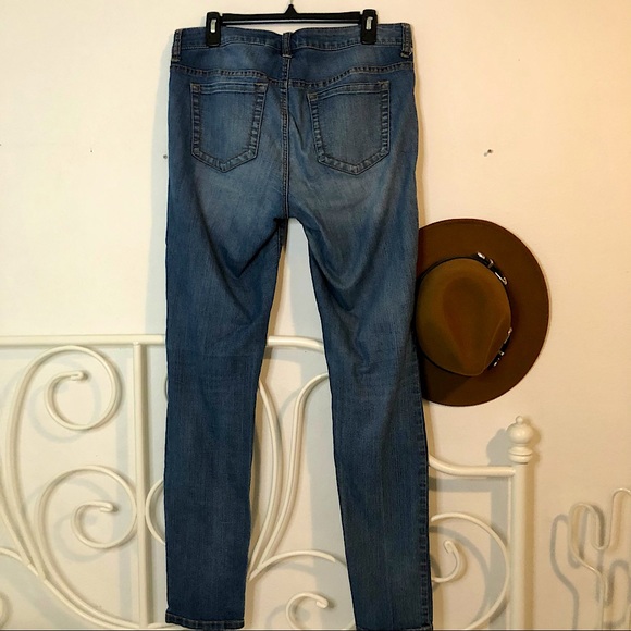 TORRID Jeans Curvy Fit - Picture 2 of 7